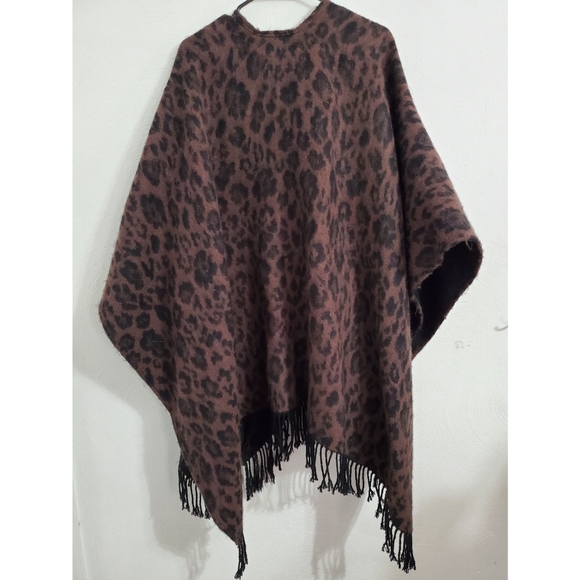Leopard Print Shawl/Wrap/Cape - Picture 3 of 4